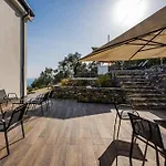 - Bilocale Con Piscina E Vista Colline Lejlighed