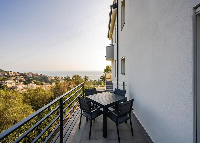 - Bilocale Con Piscina E Vista Colline * Rapallo