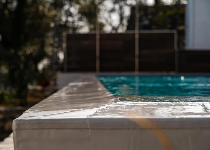 - Bilocale Con Piscina E Vista Colline * Rapallo